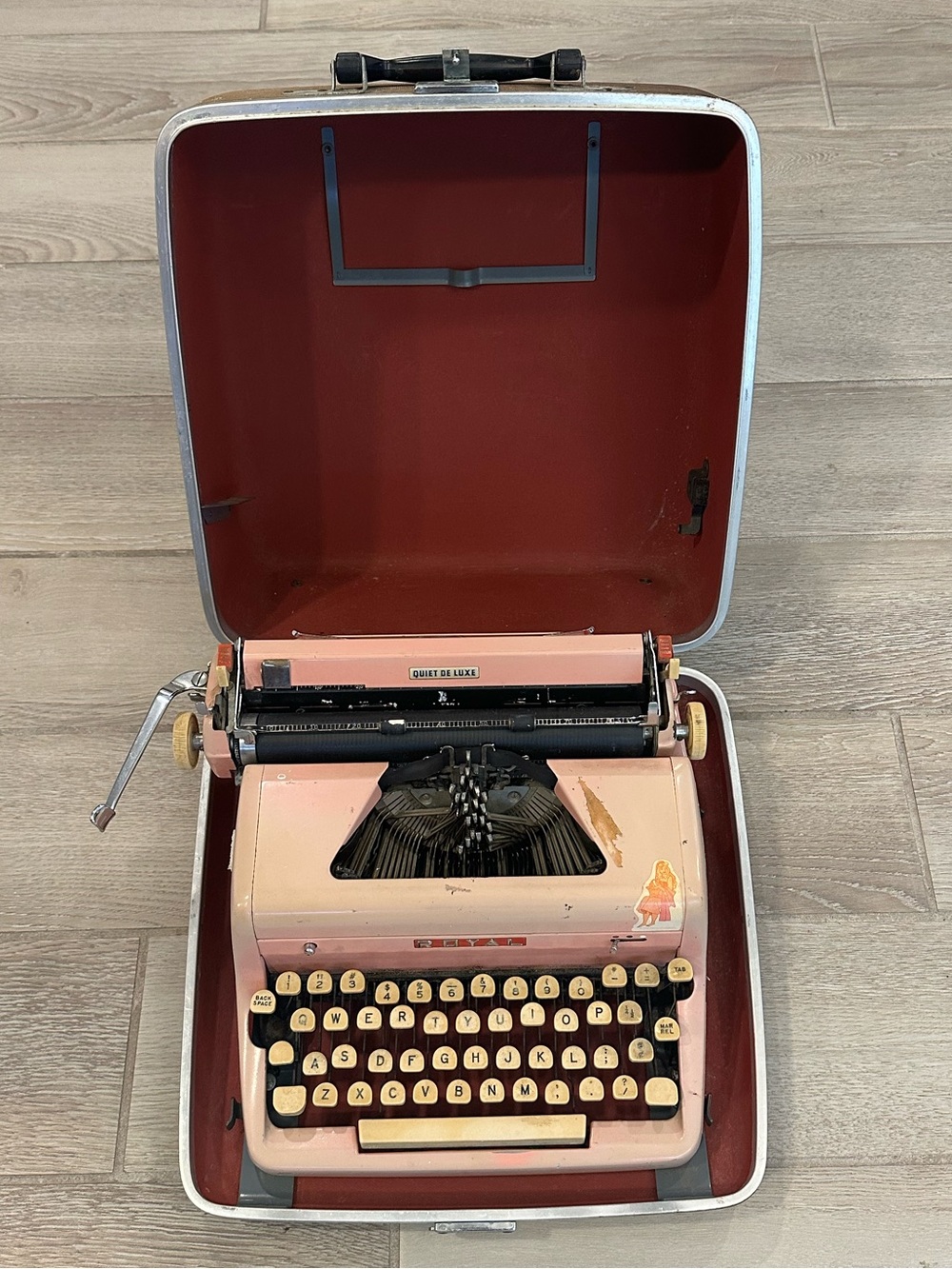 VTG 1957 Royal Quiet De Luxe Portable Typewriter With Original Case